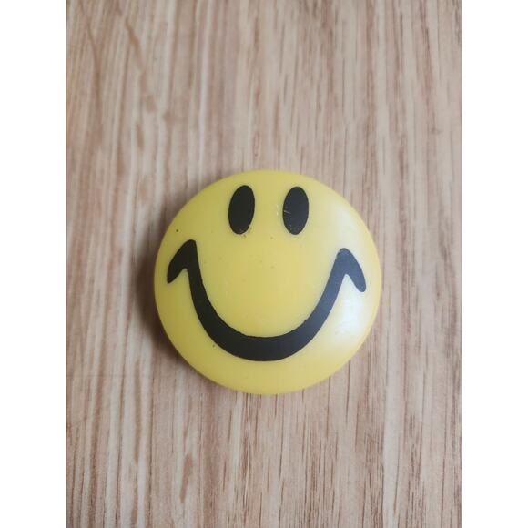 Lot of 4 Smiley Face Refrigerator Magnets – Retro Emoji Style Happy Face Decor - Picture 4 of 6